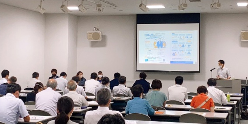 令和4年度 第1回外国人材活用セミナーの様子1